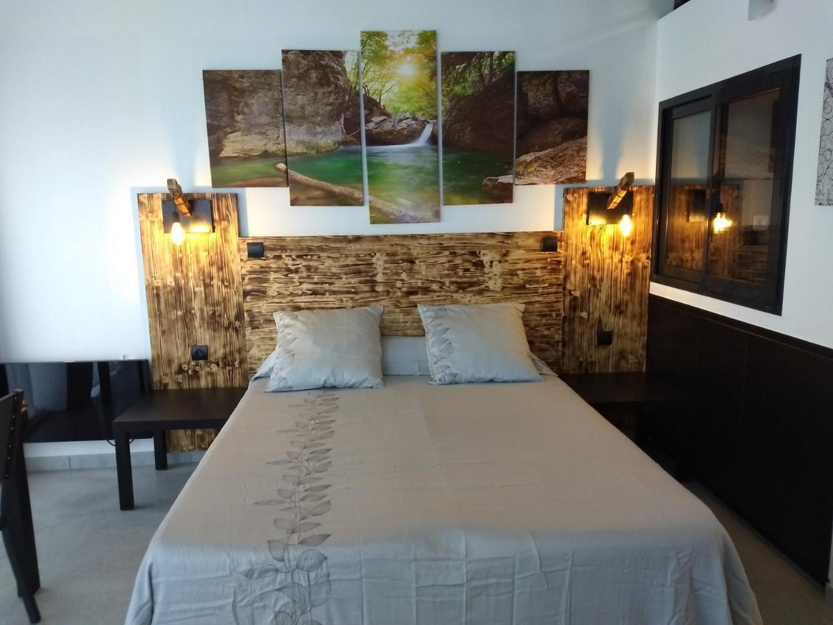 Les Terrasses De Valensole Bed & Breakfast Exterior foto
