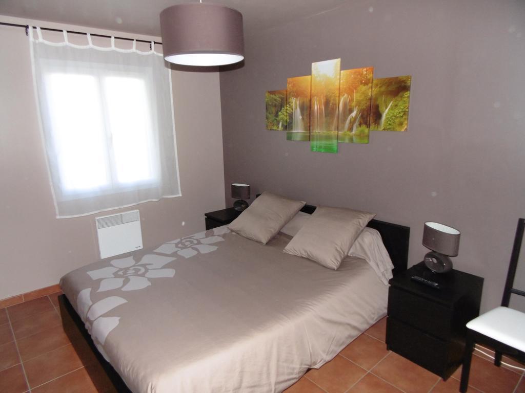 Les Terrasses De Valensole Bed & Breakfast Cameră foto