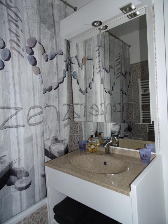 Les Terrasses De Valensole Bed & Breakfast Exterior foto